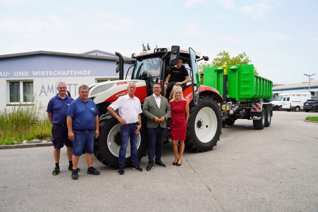 Neuer Steyr Traktor für Stadtpflege - Stadtgemeinde Amstetten
