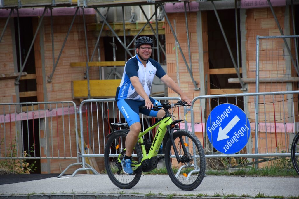 Bürgermeister Christian Haberhauer auf dem E-Bike